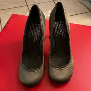 Pedro Garcia gray heels